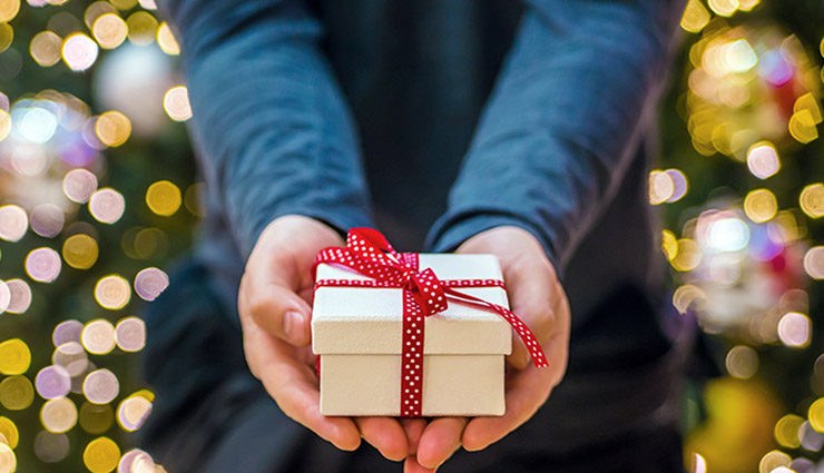 افسرده‌ ،به عزیزان افسرده‌مان چه هدیه‌ای بدهیم؟ ایده‌هایی ناب برای بهبود حال دوستانمان ،هدیه‌های دوستانه برای افراد افسرده