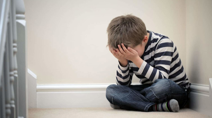 کودکی که دچار تروما شده است
