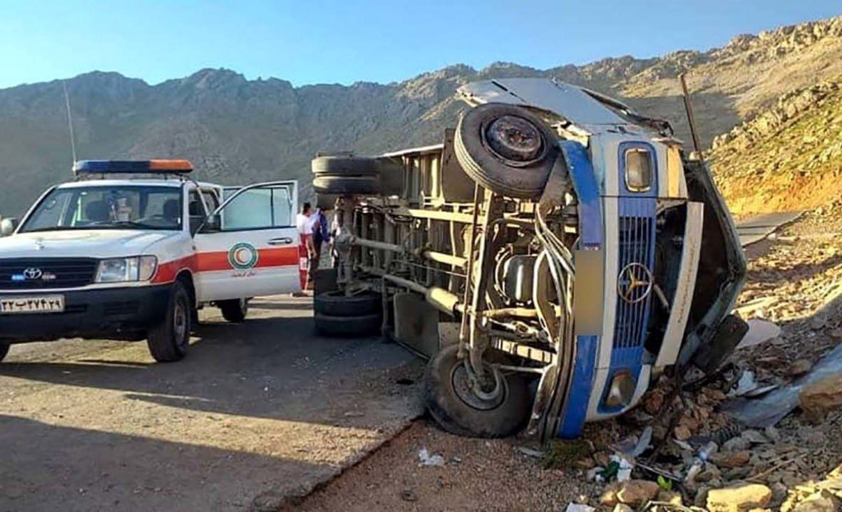 واژگونی وحشتناک مینی بوس در جاده خوی به جلفا