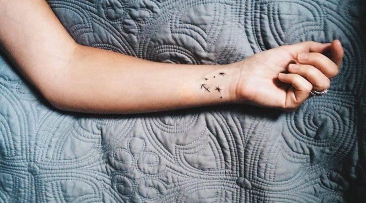 نقاط حساس بدن زنان و مردان برای تحریک جنسی 4 نقاط حساس بدن؛ داخل بازوها و روی تتوها