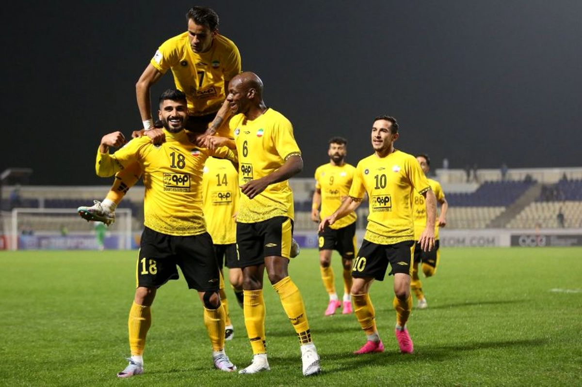 خودنمایی  زکی پور برای  قلعه نویی: من هم ببین!(عکس)