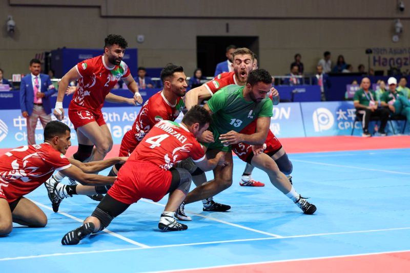 پر افتخار تر ین ایرانی وارد می شود