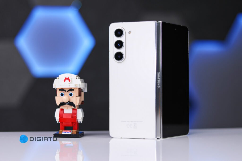 گلکسی زد فولد 6 احتمالاً بدون تغییر در دوربین و با طراحی باریک‌تر از راه می‌رسد