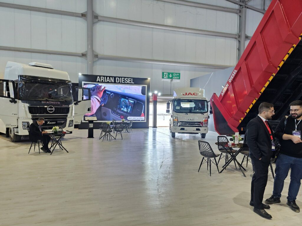 آرین دیزل با محصولات خود در نمایشگاه خودرو اصفهان 1402 حاضر شد + عکس 4 آرین دیزل