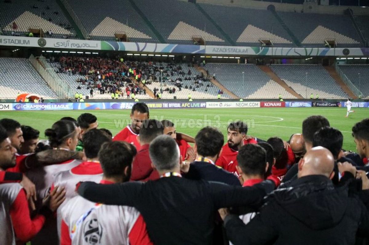 مدیرعامل، بازیکنان تیم خبرساز را تنها نگذاشت(عکس)