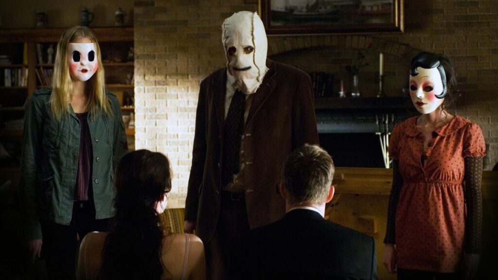 ۲۰ فیلم ترسناک که بر پایه داستان واقعی ساخته شدند_روشنفکر 107 The Strangers