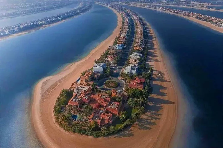 8 جاذبه گردشگری امارات که حتما باید ببینید_روشنفکر 6 1724505200 973 8 جاذبه گردشگری امارات که حتما باید ببینید روشنفکر.webp