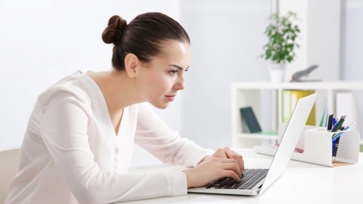 ۳۳ کارهایی که علتپیری می شود_روشنفکر 33 خمودگی باعث می شود پیر به نظر برسیم