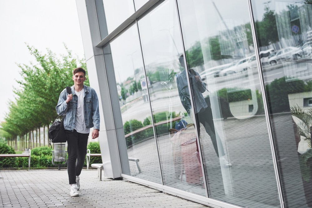 قیمت شیشه سکوریت با نصب | هزینه نصب شیشه سکوریت مغازه 1403 7 3