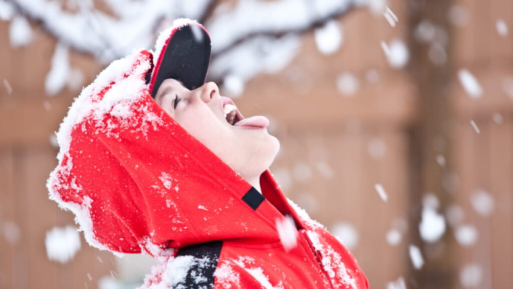 برف بخوریم یا نخوریم؟ + مزایا و معایب برف خوردن_روشنفکر 13 مزایا و معایب برف خوردن چیست؟