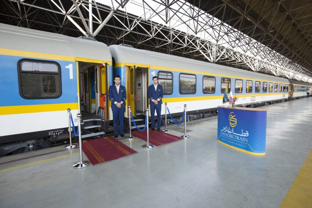 1742723032 651 چطور می‌توانیم بلیط لحظه آخری قطار فدک تهران مشهد اشکار