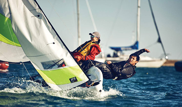 گران ترین ورزش های جهان؛ ۱۱ ورزش لاکچری و پرهزینه اما جذاب_روشنفکر 26 قایق سواری - گران ترین ورزش های جهان