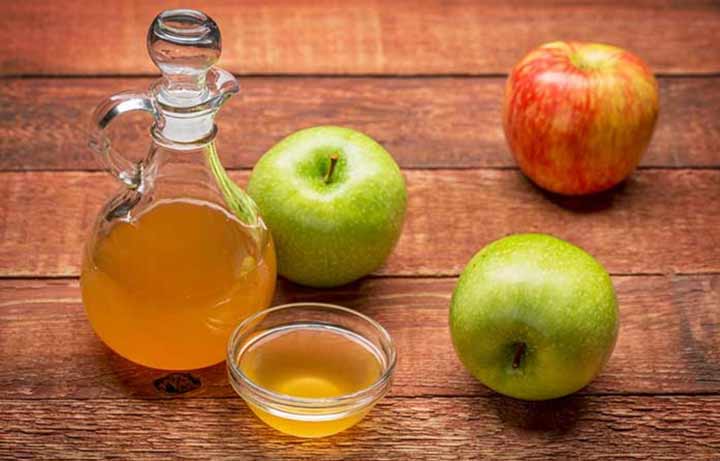 درمان سریع آفت دهان در خانه: ۱۱ روش خانگی مؤثر برای تسکین سریع درد_روشنفکر 17 درمان جوش صورت با گلاب، سرکه سیب