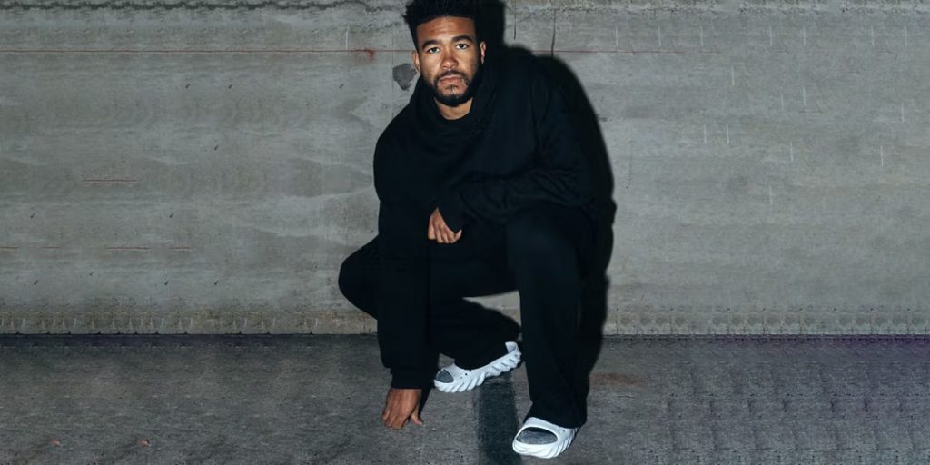 صندل کراکس بهترین کفش بعد از فوتبال 6 صندل کراکس بهترین کفش بعد از فوتبال