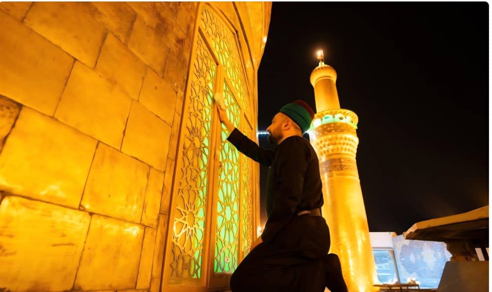 غبارروبی حرم امام حسین(ع): سنتی مقدس در قلب کربلا 4 غبارروبی حرم امام حسین(ع): سنتی مقدس در قلب کربلا