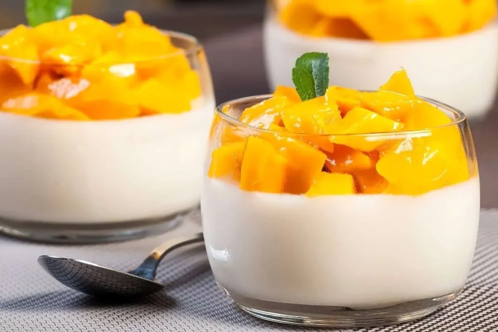 نحوه تهیه دسر انبه؛ ۱۳ دسر با انبه که باید حتما بخورید_روشنفکر 21 1757098395 456 نحوه تهیه دسر انبه؛ ۱۳ دسر با انبه که باید.webp