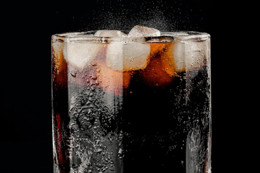 تاثییر نوشابه رژیمی بر دیابت: دوست یا دشمن؟ بازدید کامل مزایا، معایب و حقایق علمی_روشنفکر 12 1757296433 34 تاثییر نوشابه رژیمی بر دیابت دوست یا دشمن؟ بازدید کامل.webp