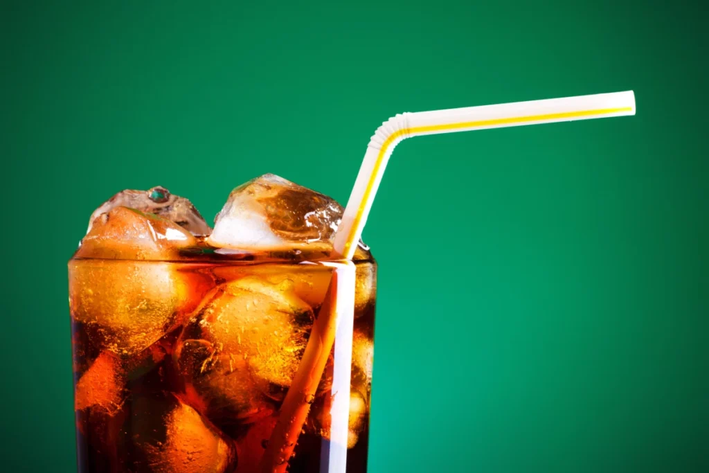 تاثییر نوشابه رژیمی بر دیابت: دوست یا دشمن؟ بازدید کامل مزایا، معایب و حقایق علمی_روشنفکر 10 روی دیگر سکه؛ معایب و نگرانیهای بلندمدت علمی