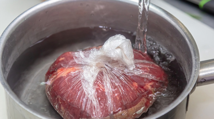 1758683081 885 گوشت تازه و منجمد چه تفاوت‌هایی دارند؟ آیا گوشت تازه