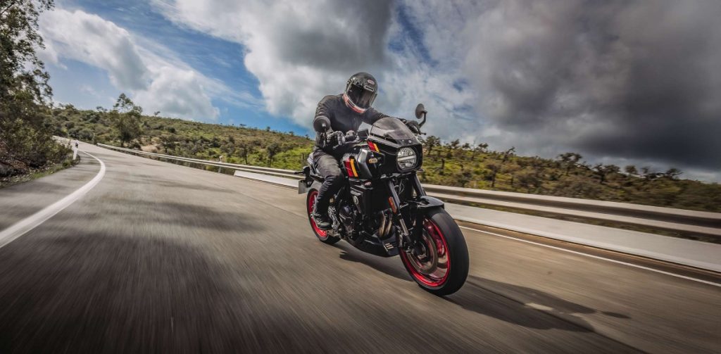 راهنمای انتخاب موتورسیکلت برای تجربه رانندگی در باران