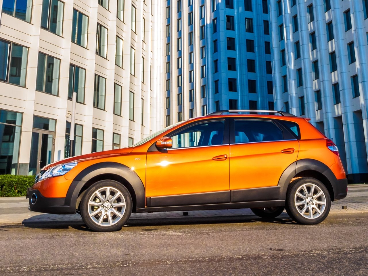 معرفی و بررسی اچسی کراس؛ خودروی چینی محبوب بازار ایران و قطعات یدکی آن در آژند یدک 3 نمایی از خودرو اچ سی کراس دانگ فنگ