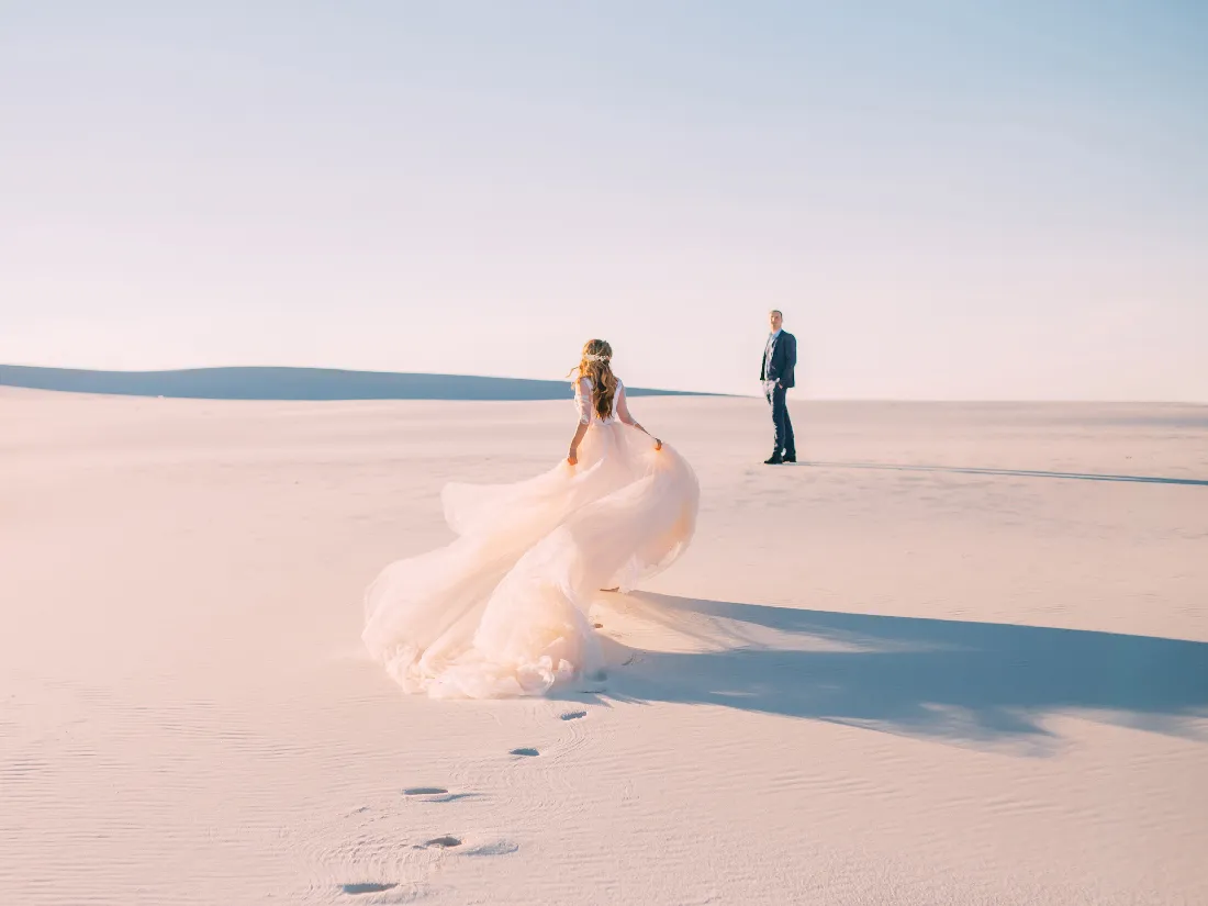 عروس و داماد در صحرا