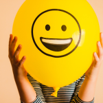 درمورد خنده درمانی و ۸ تاثییر دیدنی آن بر سلامتی چه می دانید؟_روشنفکر